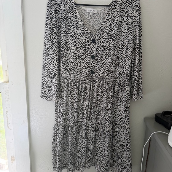Gilli Dresses & Skirts - Gilli Gray and White Leopard Print Button Front Dress